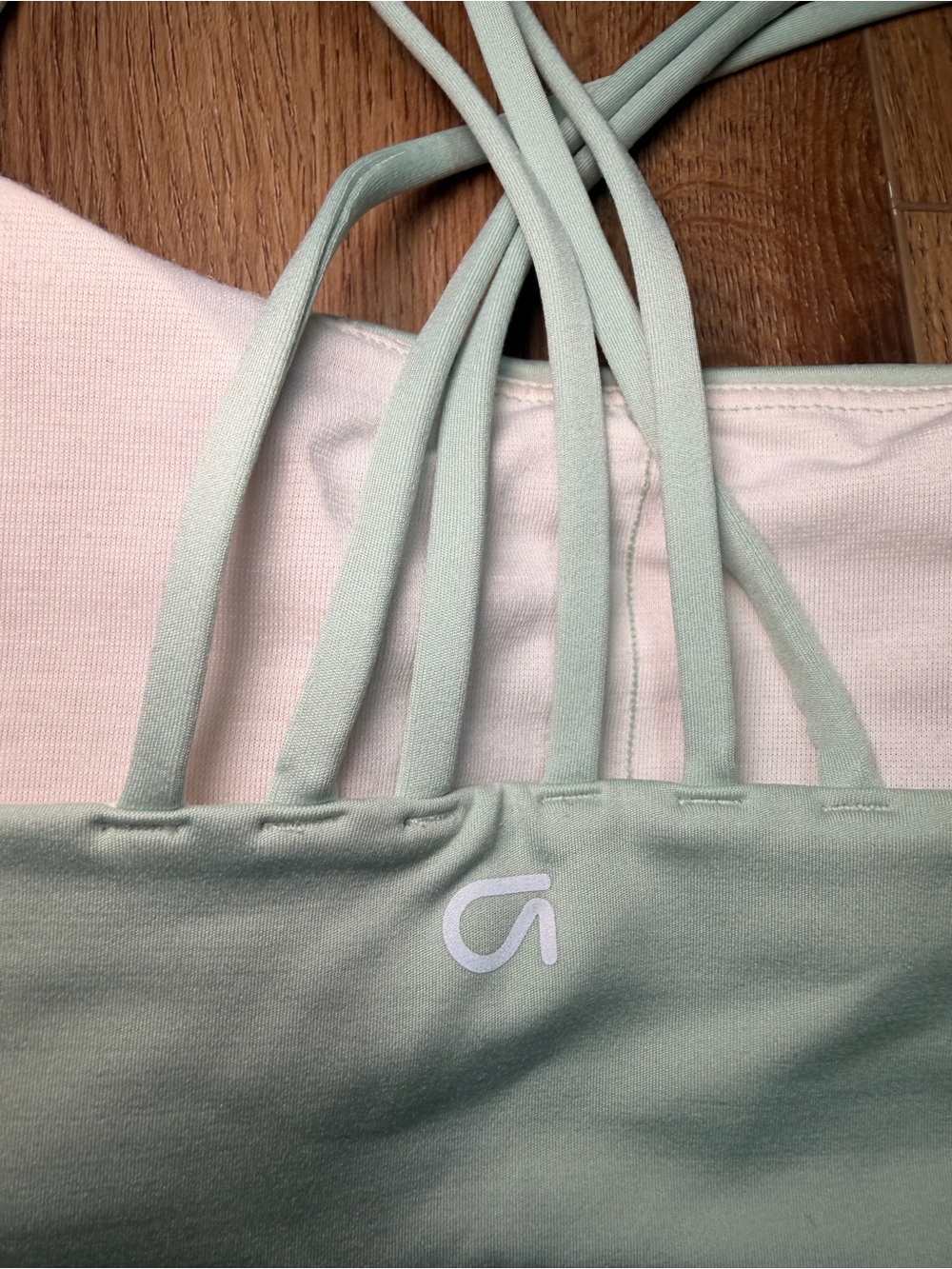 GapFit Eclipse Strappy Sports Bra Medium Support M Frothy Aqua Padded M Running - Picture 4 of 9
